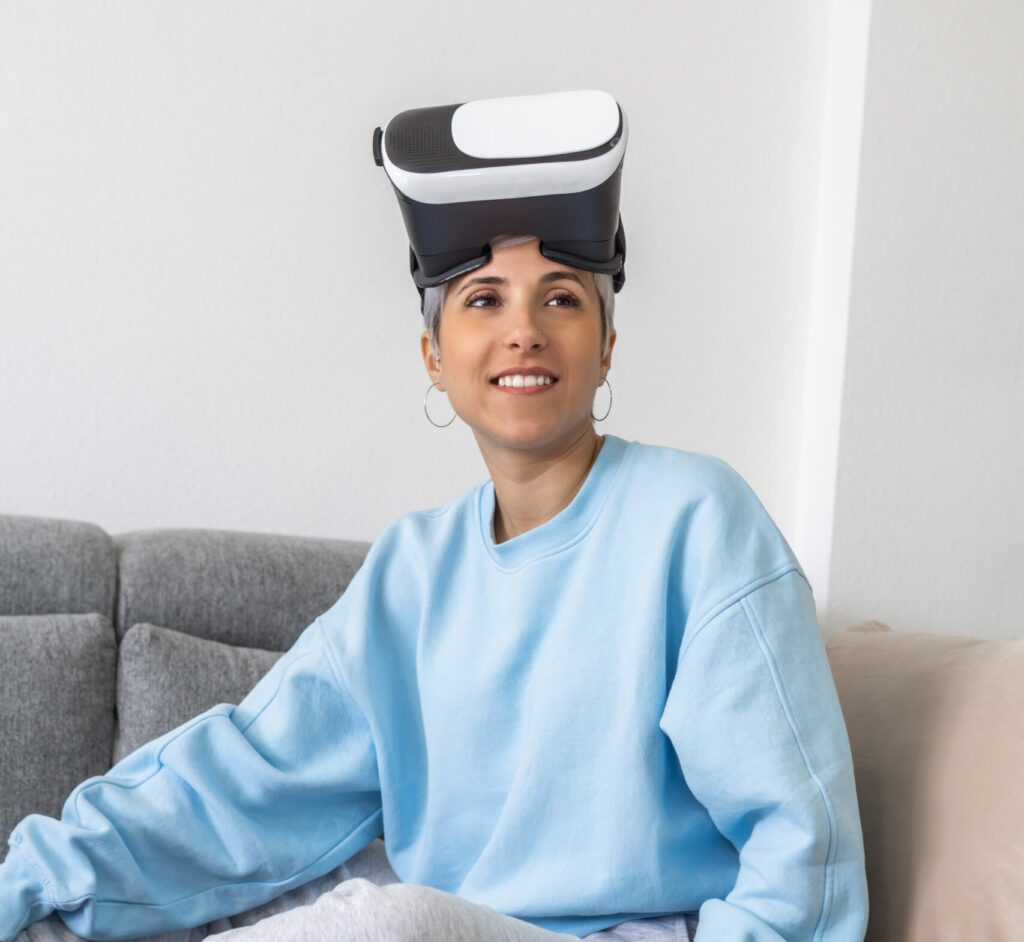 young smiling woman lying sofa using vr headset home scaled e1718975811268 - Nos projets financés